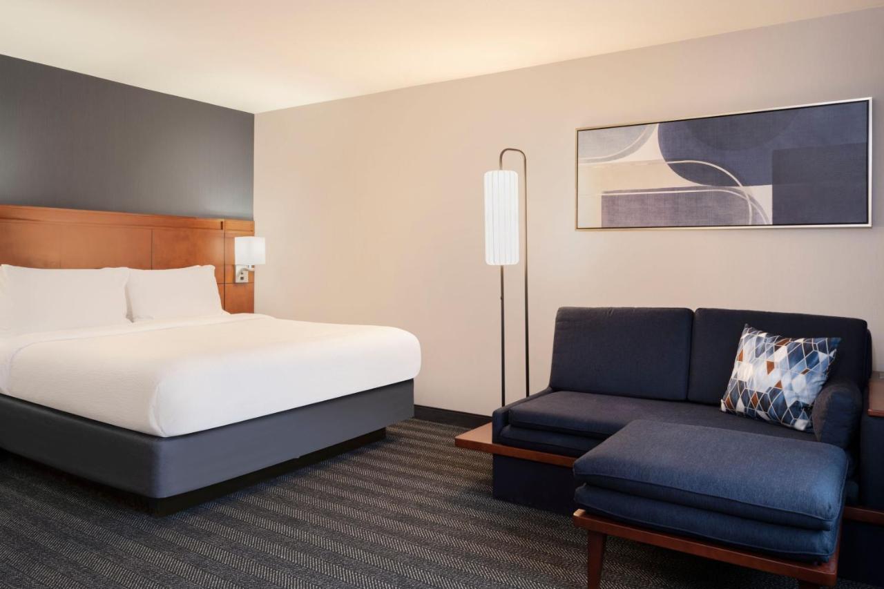 Отель Courtyard By Marriott Columbus New Albany Экстерьер фото