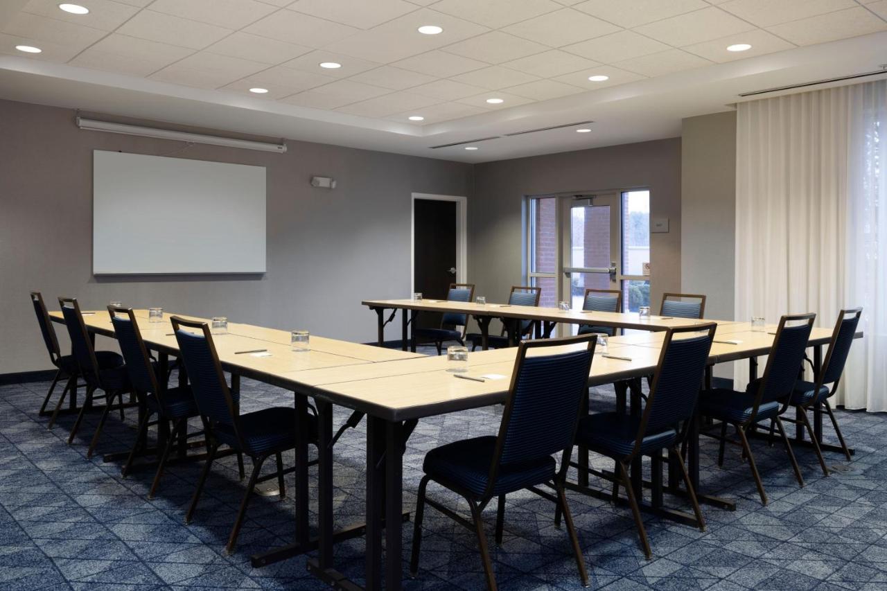 Отель Courtyard By Marriott Columbus New Albany Экстерьер фото