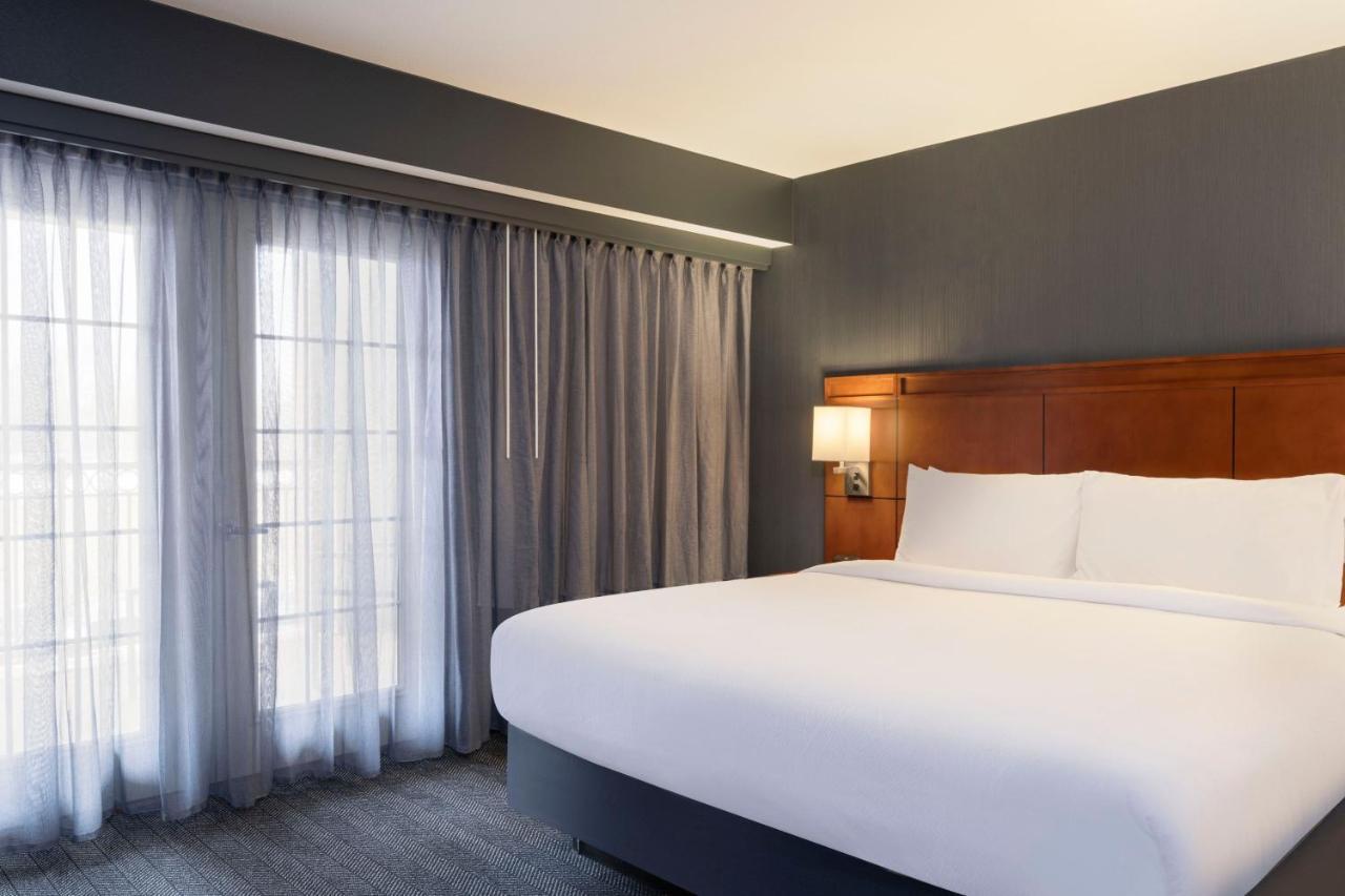 Отель Courtyard By Marriott Columbus New Albany Экстерьер фото