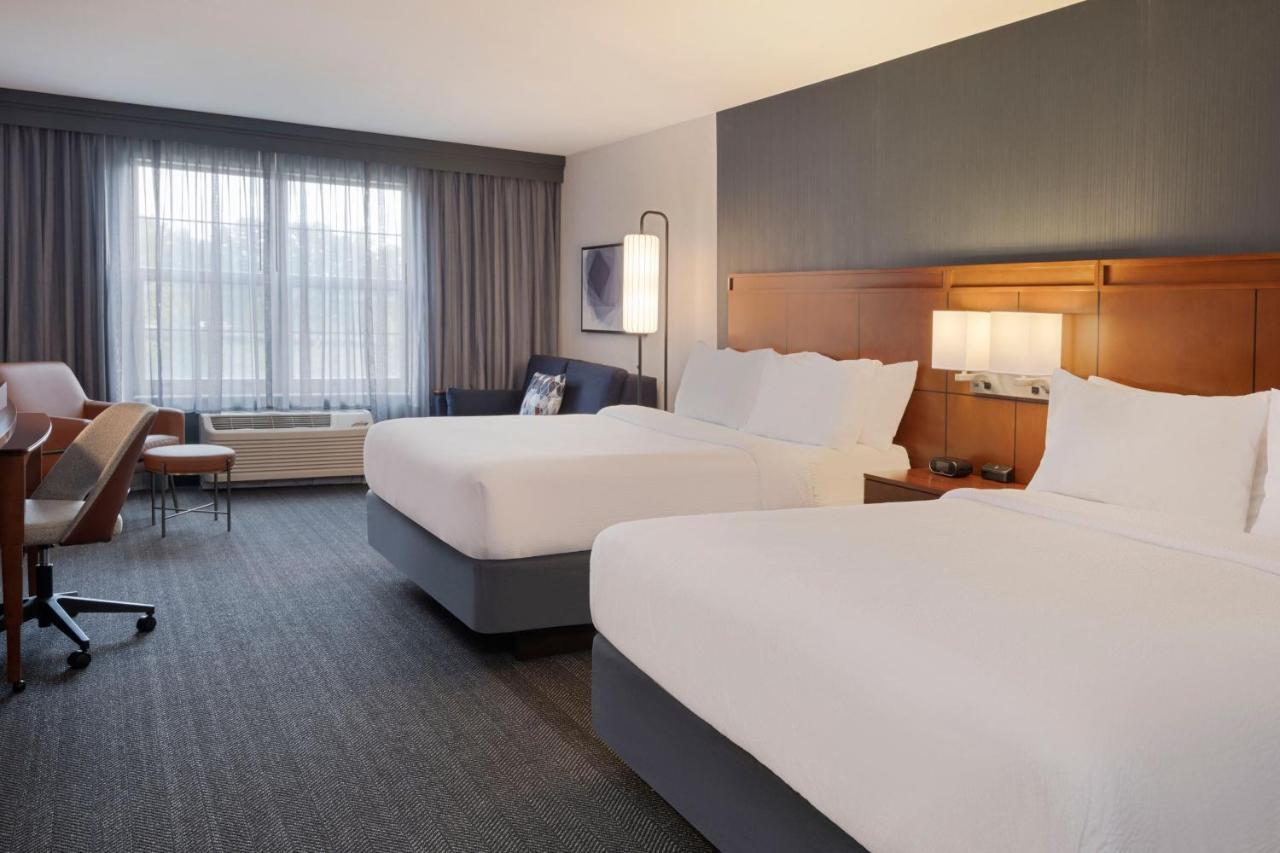 Отель Courtyard By Marriott Columbus New Albany Экстерьер фото