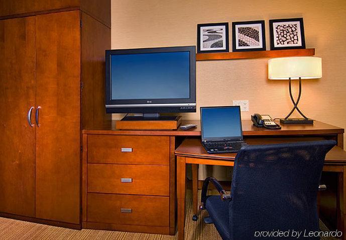 Отель Courtyard By Marriott Columbus New Albany Экстерьер фото