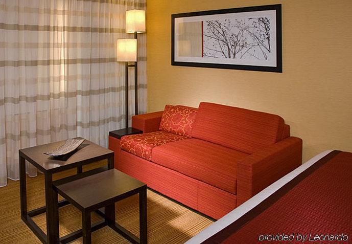 Отель Courtyard By Marriott Columbus New Albany Экстерьер фото