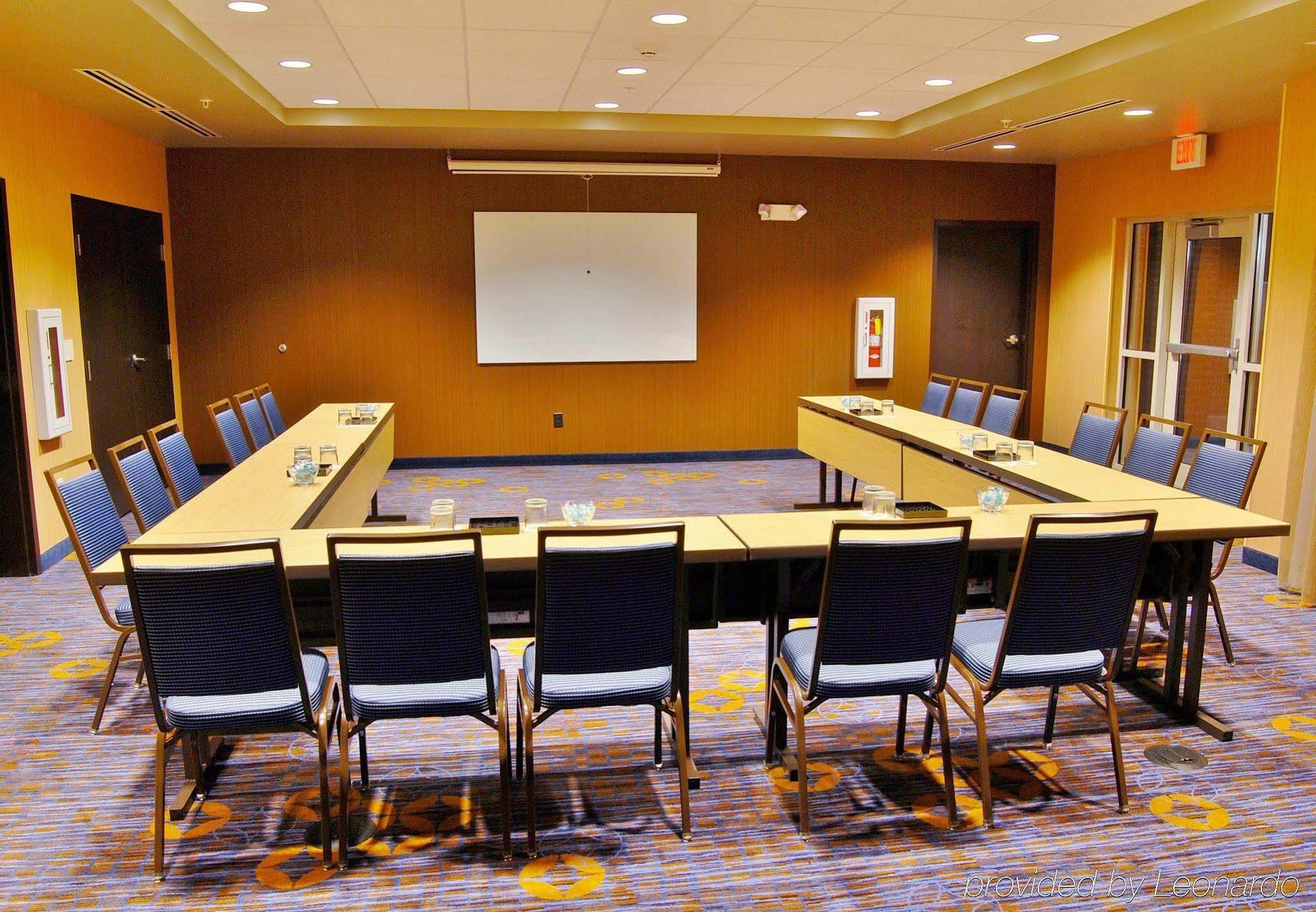 Отель Courtyard By Marriott Columbus New Albany Экстерьер фото